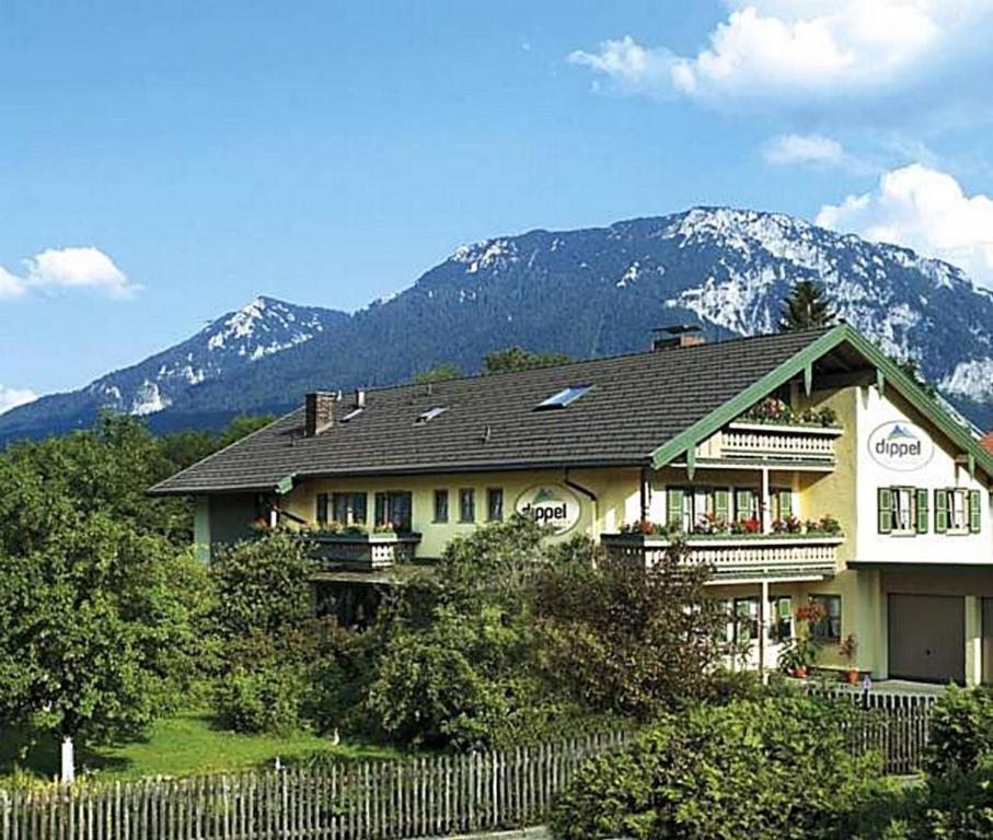 ルーポルディングHaus Dippel Am Kurpark Inklusive Chiemgaukarteアパートメント エクステリア 写真